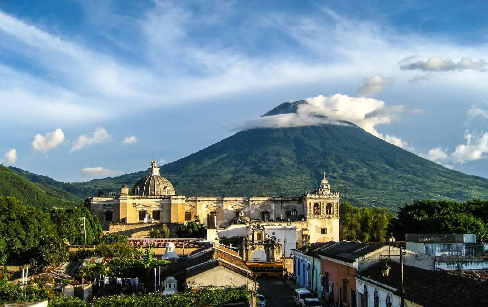 tourist guide antigua guatemala